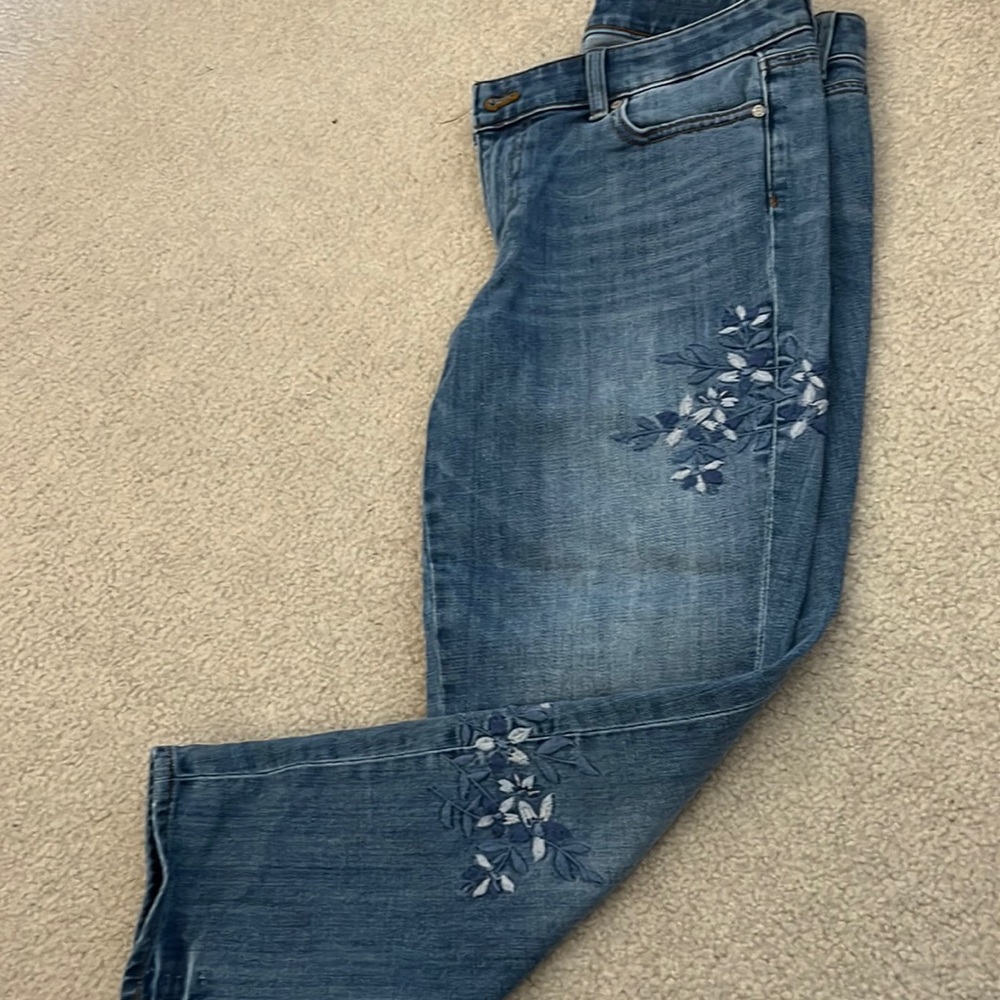 Talbots capri jeans with flower detailing on legs.
